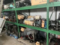 6#6473 Magazzino ricambi auto e trattori agricoli
