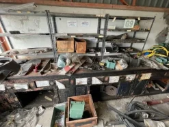 6#6473 Magazzino ricambi auto e trattori agricoli