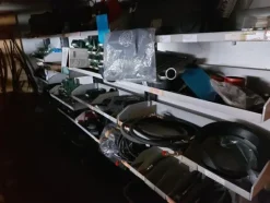 6#6473 Magazzino ricambi auto e trattori agricoli
