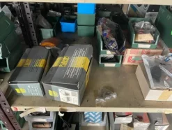 6#6473 Magazzino ricambi auto e trattori agricoli