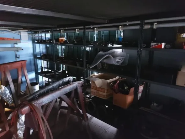 6#6473 Magazzino ricambi auto e trattori agricoli