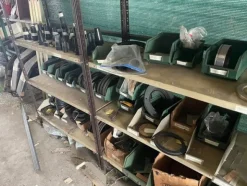 6#6473 Magazzino ricambi auto e trattori agricoli