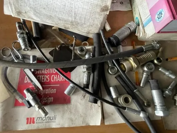 6#6473 Magazzino ricambi auto e trattori agricoli