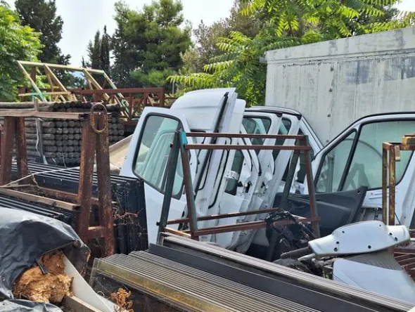 28#8760 Magazzino ricambi per autobus