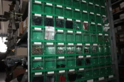 25#5890 Magazzino ricambi per trattori motoseghe e decespugliatori