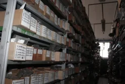 25#5890 Magazzino ricambi per trattori motoseghe e decespugliatori