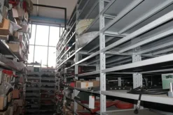 25#5890 Magazzino ricambi per trattori motoseghe e decespugliatori