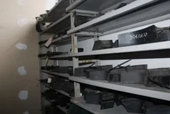 25#5890 Magazzino ricambi per trattori motoseghe e decespugliatori