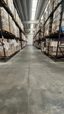 Magazzino / spazi logistici 7500 metri quadri Latina