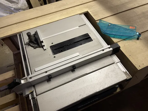 MAKITA 2704N SEGA CIRCOLARE USATA POCHISSIMO