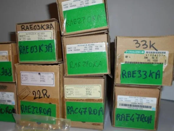33#7585 Materiale e componentistica elettronica