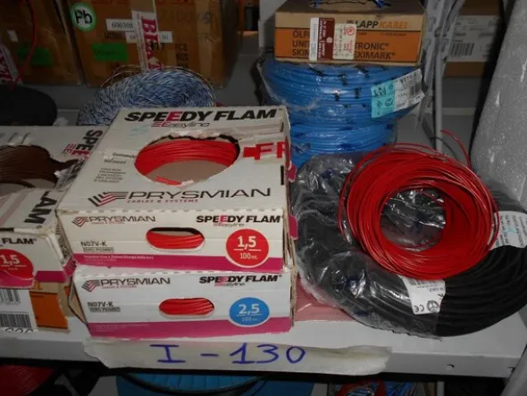 2#7585 Materiale elettrico