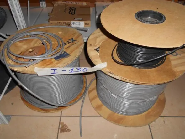 2#7585 Materiale elettrico