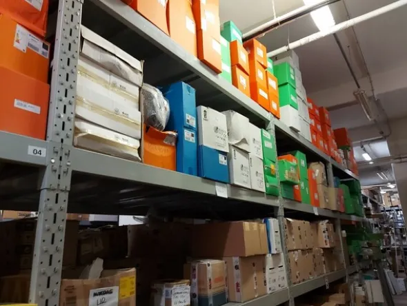 3#7287 Materiale elettrico e accessori per illuminazione