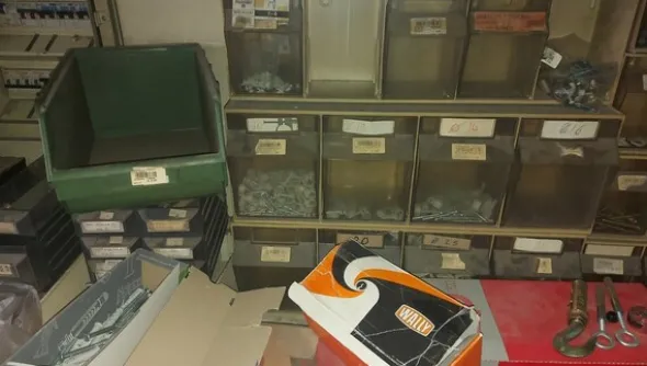 1#6812 Materiale per ferramenta
