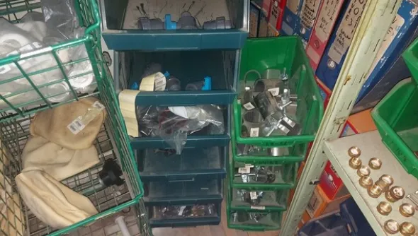 1#6812 Materiale per ferramenta