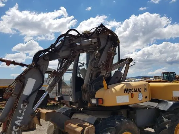 25#4479 MECALAC
