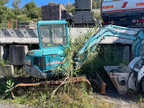 1#8293 Mezzi e attrezzatura da cantiere edile