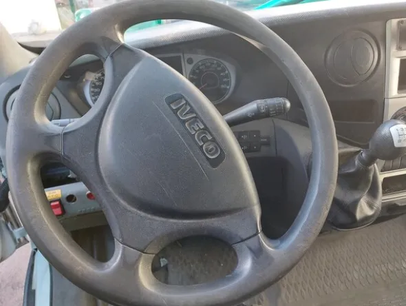 38#7528 Mini compattatore vasca Iveco