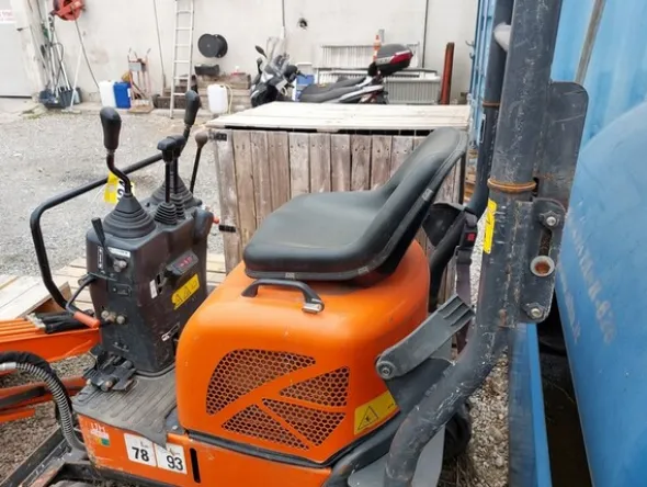 3#6884 Miniescavatore Hitachi ZX10U-2