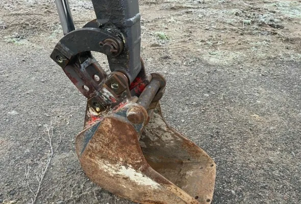 Miniescavatore VOLVO EC15B con benne