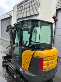 Miniescavatore Volvo EC27C del 2015
