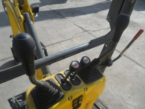 2#5024 Mini escavatore Wacker Neuson 803