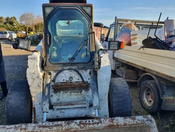 7#6105 Mini pala Bobcat