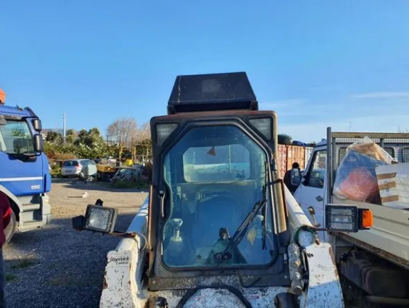 7#6105 Mini pala Bobcat