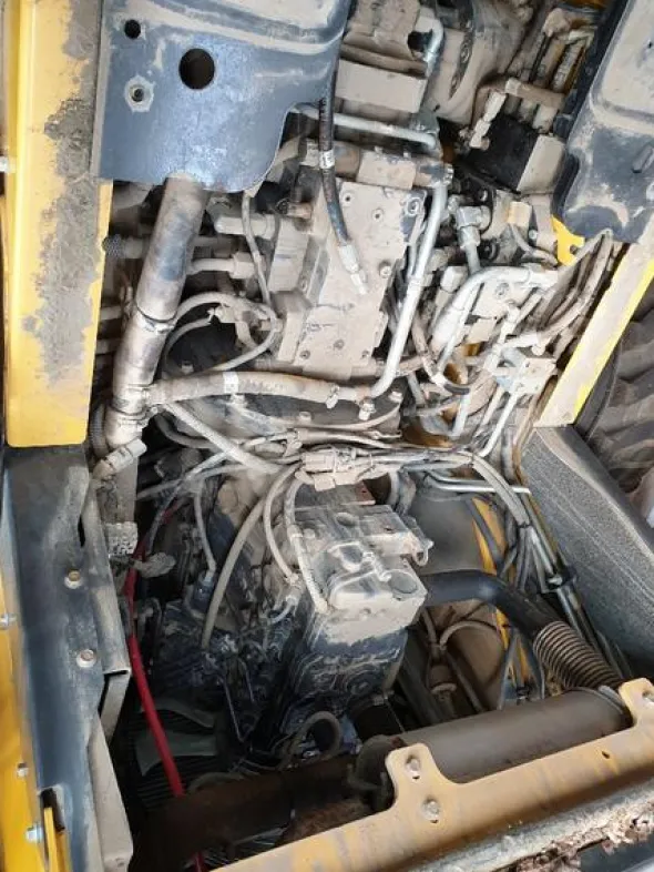 1#4531 MINIPALA COMPATTA NEW HOLLAND L213
