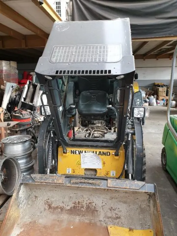 1#4531 MINIPALA COMPATTA NEW HOLLAND L213