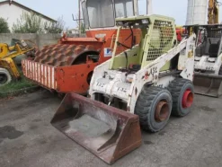 4#3595 Mini pala gommata Bobcat 853