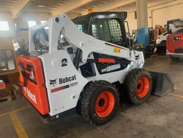 13#8237 Mini pala gommata Bobcat S570
