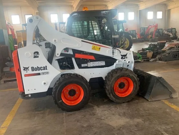 13#8237 Mini pala gommata Bobcat S570