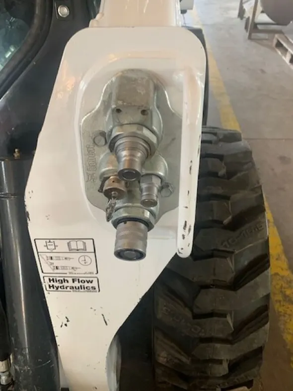 13#8237 Mini pala gommata Bobcat S570