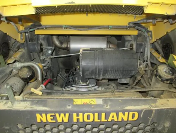 8#3444 Minipala semovente New Holland