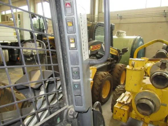 8#3444 Minipala semovente New Holland