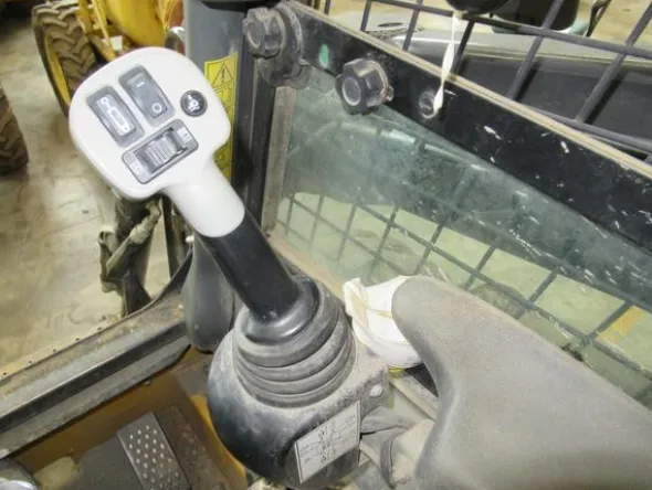 8#3444 Minipala semovente New Holland