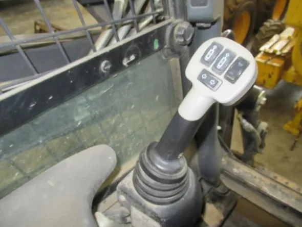 8#3444 Minipala semovente New Holland