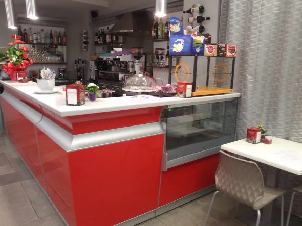 MOBILI ED ATTREZZATURA BAR