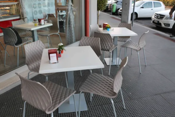 MOBILI ED ATTREZZATURA BAR
