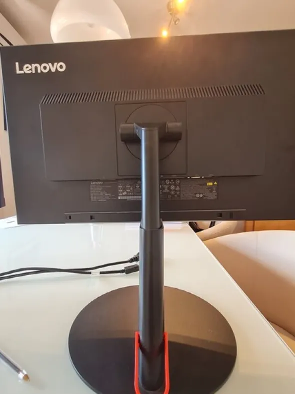 1#8500 Monitor Lenovo ThinkVision