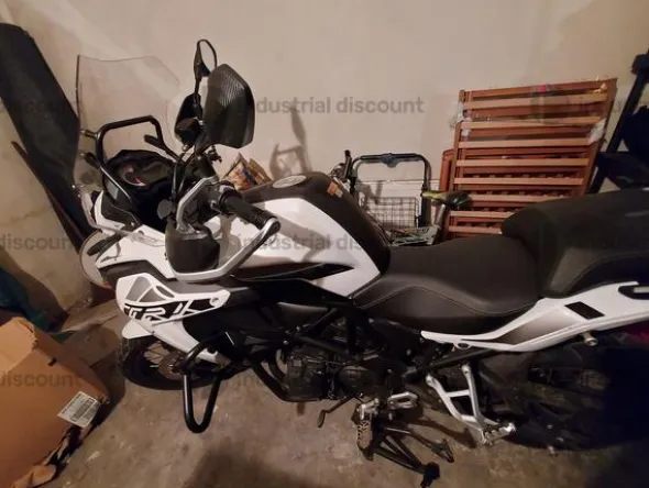 2#8907 Motociclo Benelli