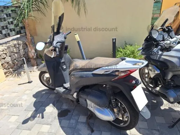 1#8732 Motociclo Honda SH300I