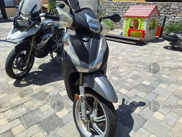 1#8732 Motociclo Honda SH300I