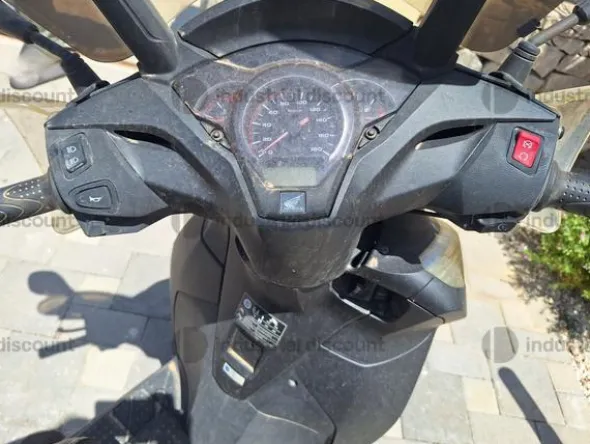 1#8732 Motociclo Honda SH300I