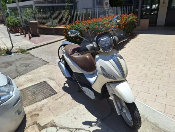 1#8502 Motociclo Piaggio Beverly