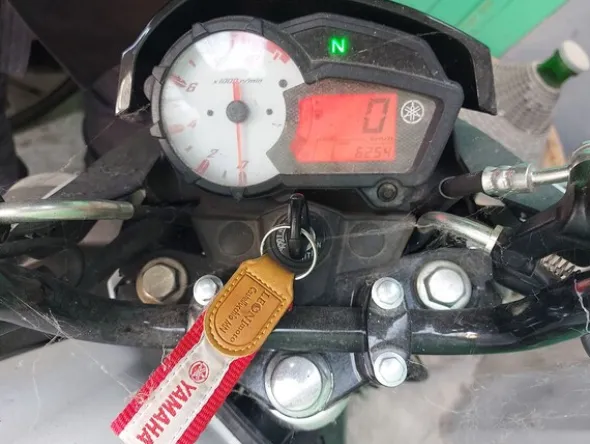 2#8099 Motociclo Yamaha YS125