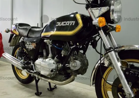 17#9982 Moto Ducati 900 Darmah