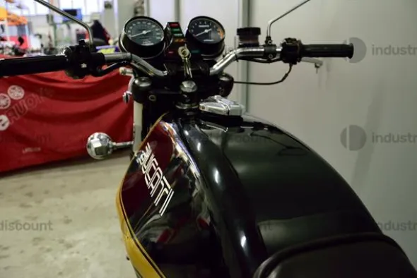 17#9982 Moto Ducati 900 Darmah